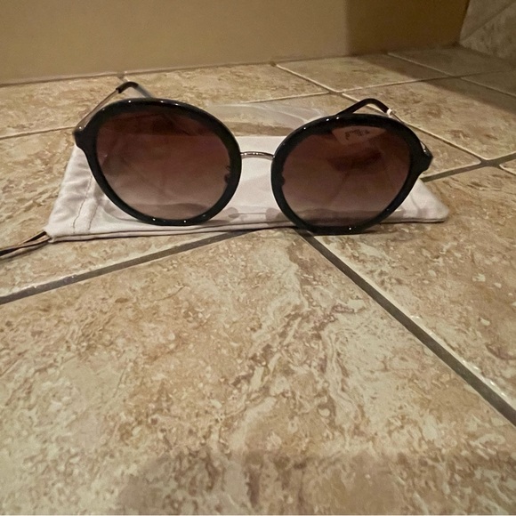 Tory Burch sunglasses new with tag - Picture 11 of 12